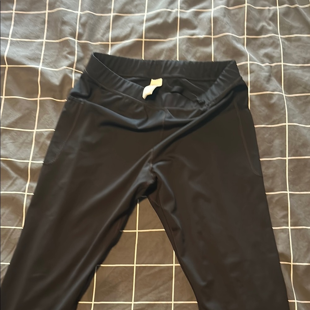 Men’s black running tights with pockets on hips